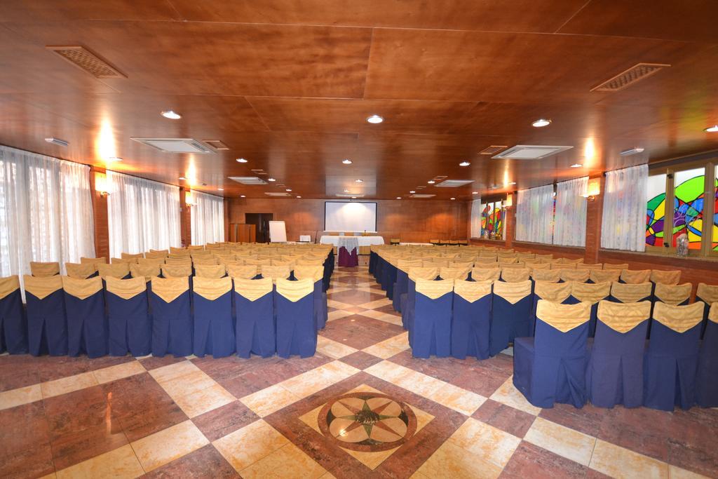 Hotel Restaurant Sol I VI Lavern Bagian luar foto