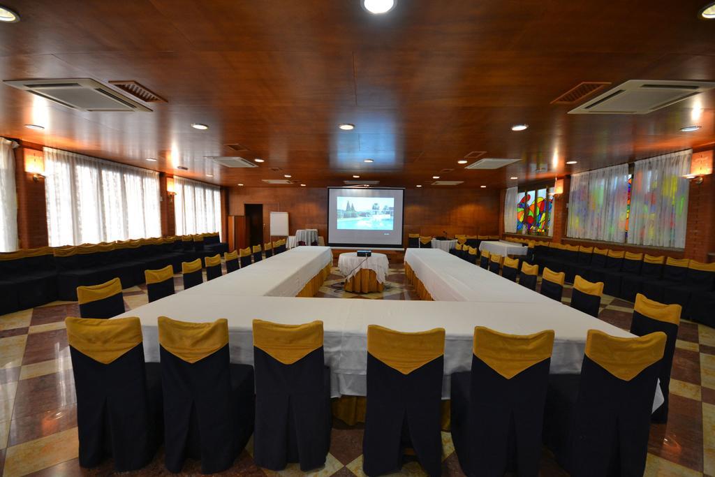 Hotel Restaurant Sol I VI Lavern Bagian luar foto