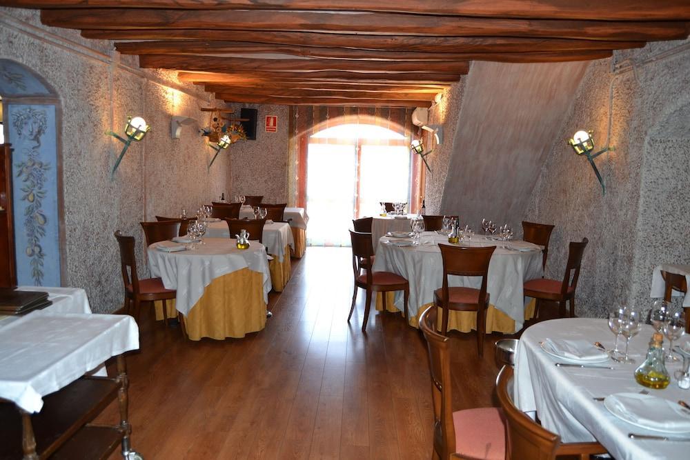 Hotel Restaurant Sol I VI Lavern Bagian luar foto